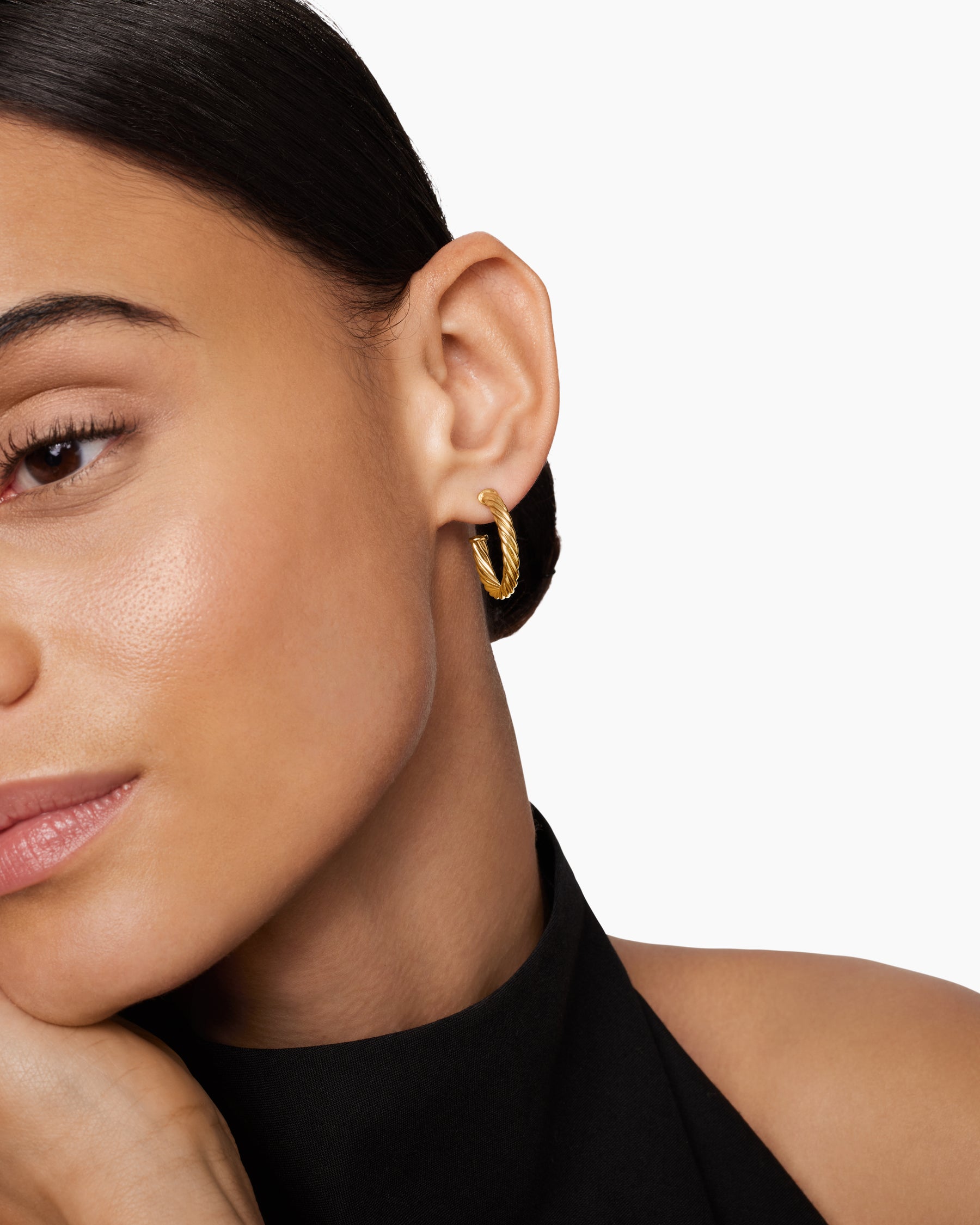 Cablespira Hoop Earrings in 18K Yellow Gold, 3/4in - Image 6