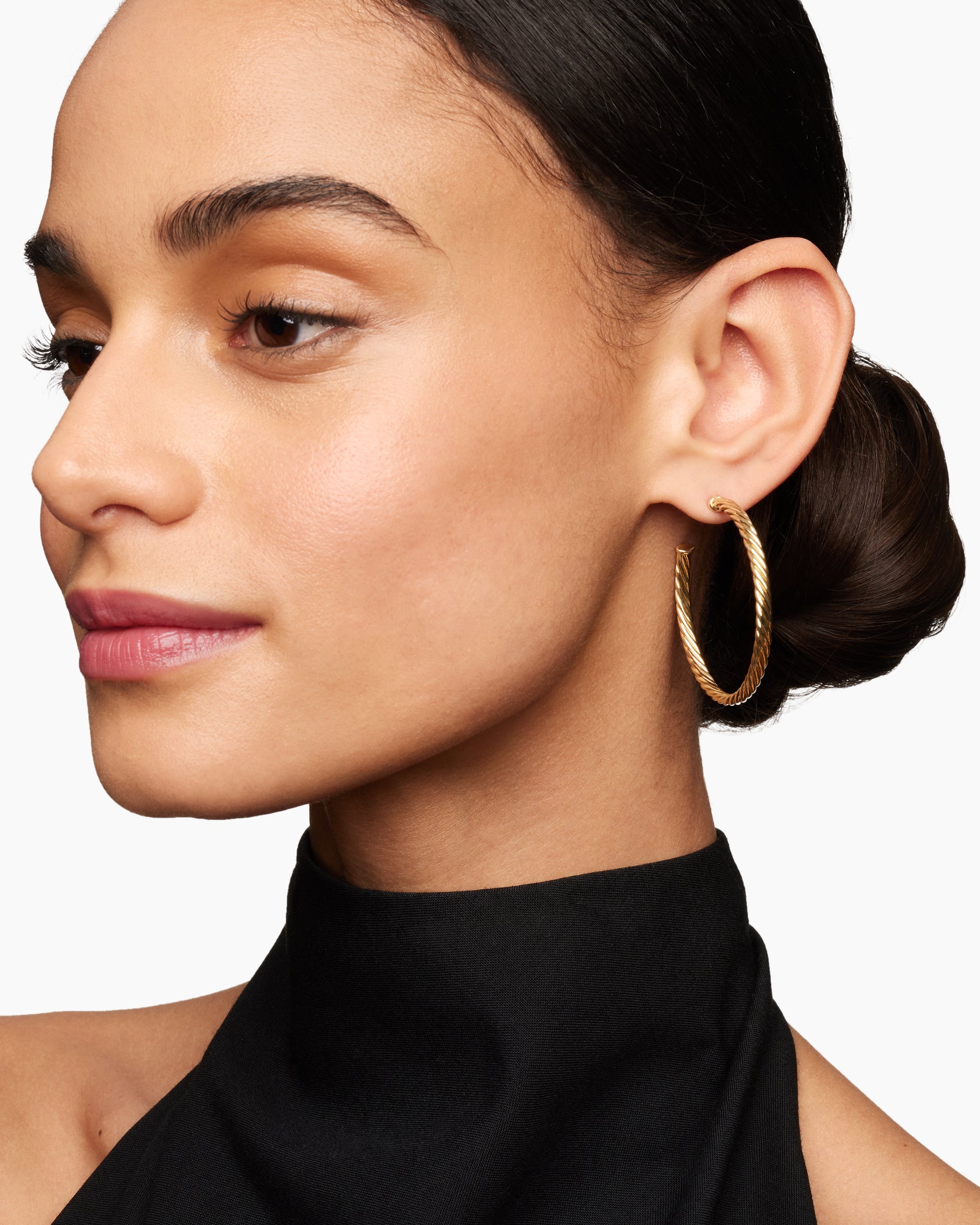 Cablespira Hoop Earrings in 18K Yellow Gold, 1.5in - Image 6