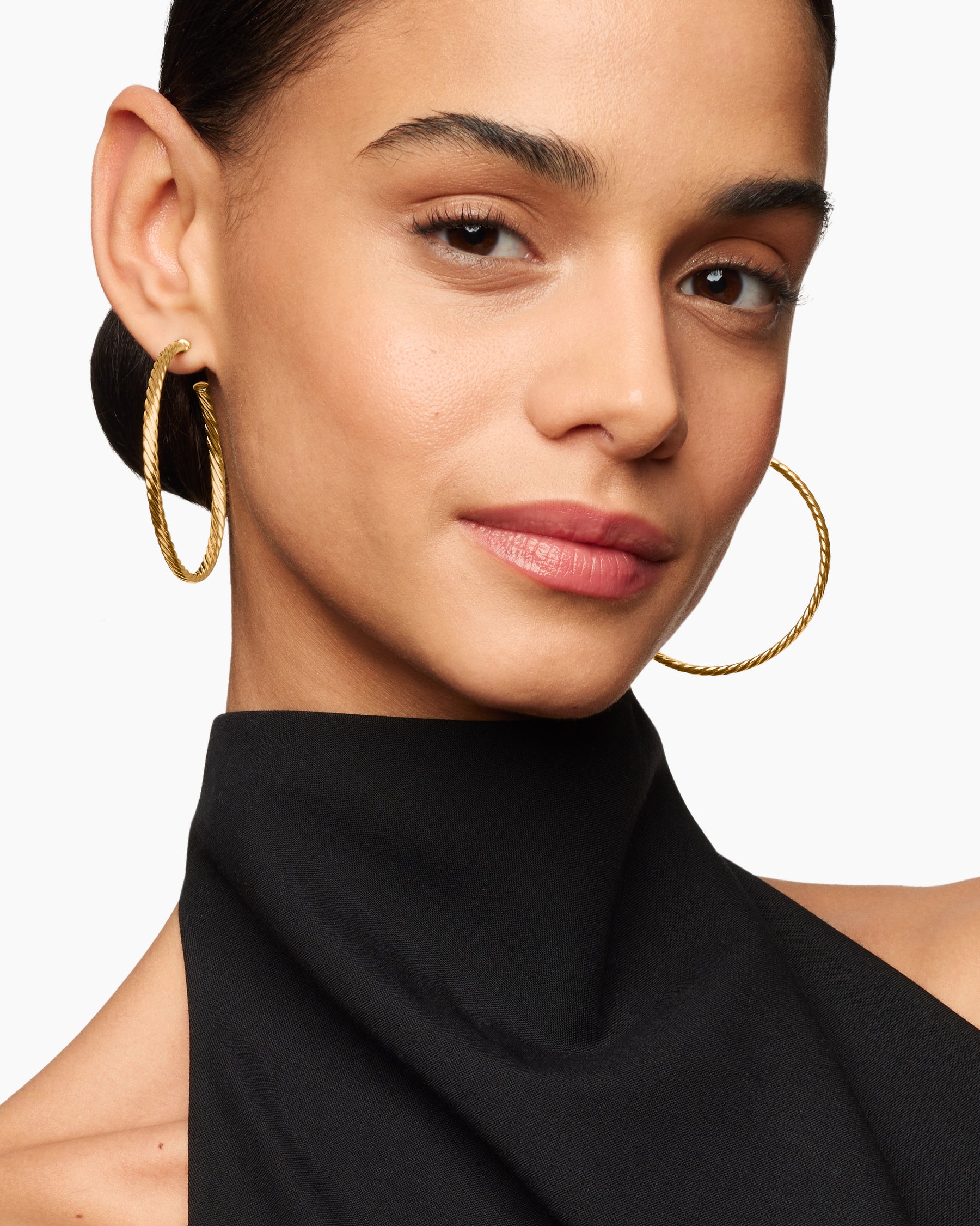 Alternative view of Cablespira Hoop Earrings in 18K Yellow Gold, 2in