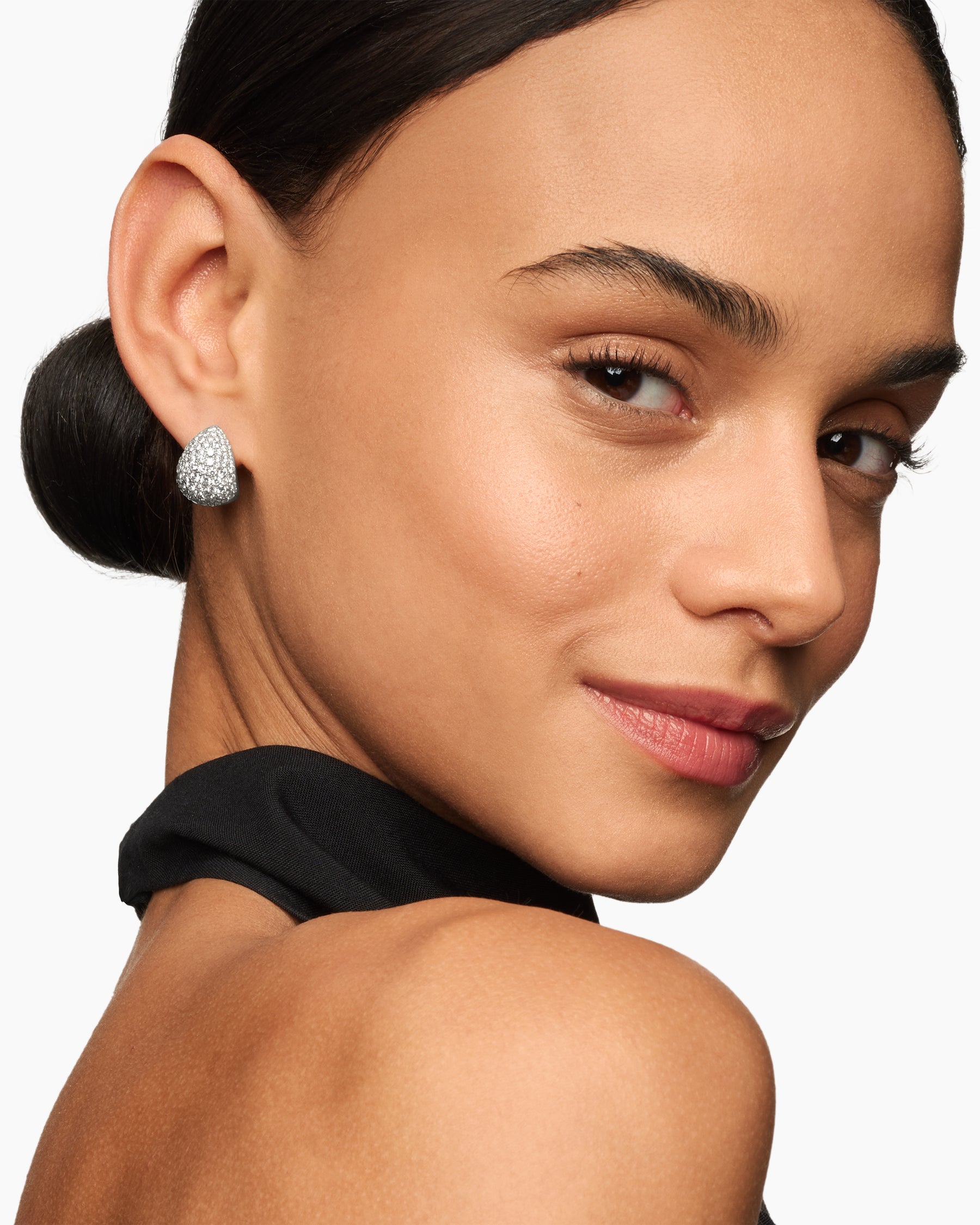 Alternative view of Pear Huggie Hoop Earrings in 18K White Gold with Diamonds, 16mm