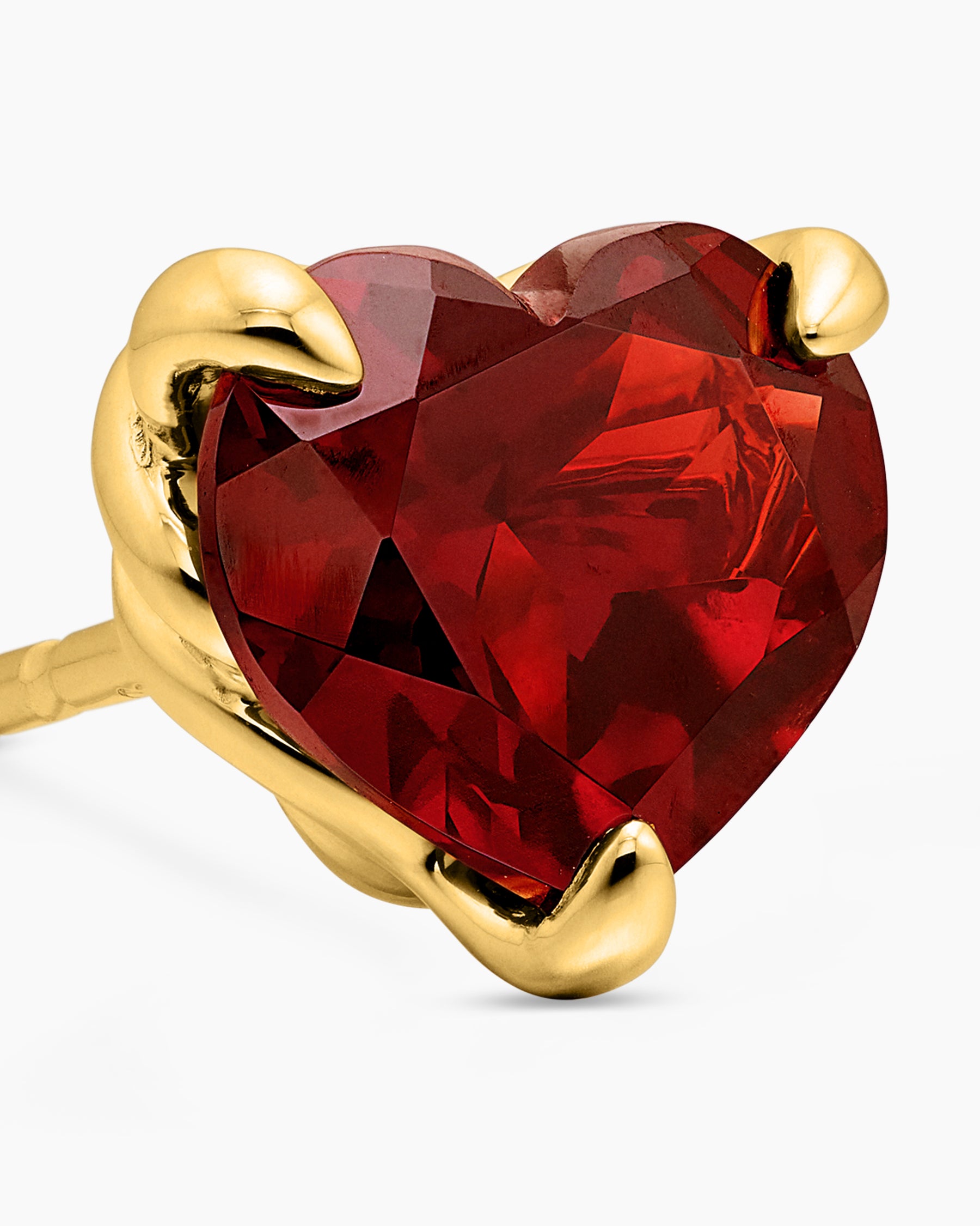 Chatelaine Heart Stud Earrings in 18K Yellow Gold with Garnet, 8mm - Image 4