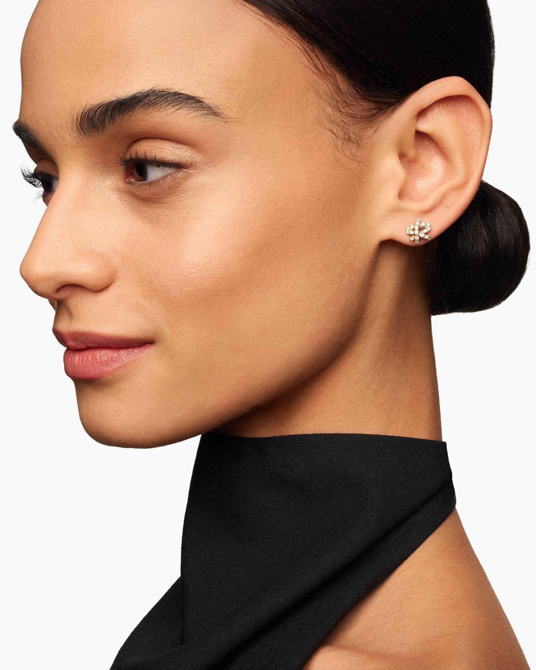 Pavé Crossover Stud Earrings in 18K Yellow Gold with Diamonds, 9mm - Image 6