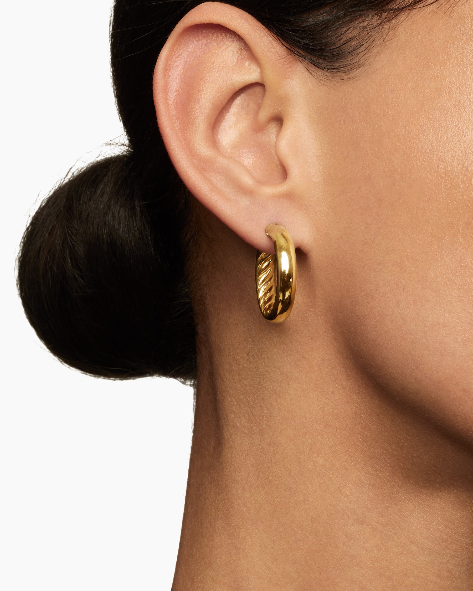 DY Mercer Hoop Earrings in 18K Yellow Gold, 25.4mm - Image 6