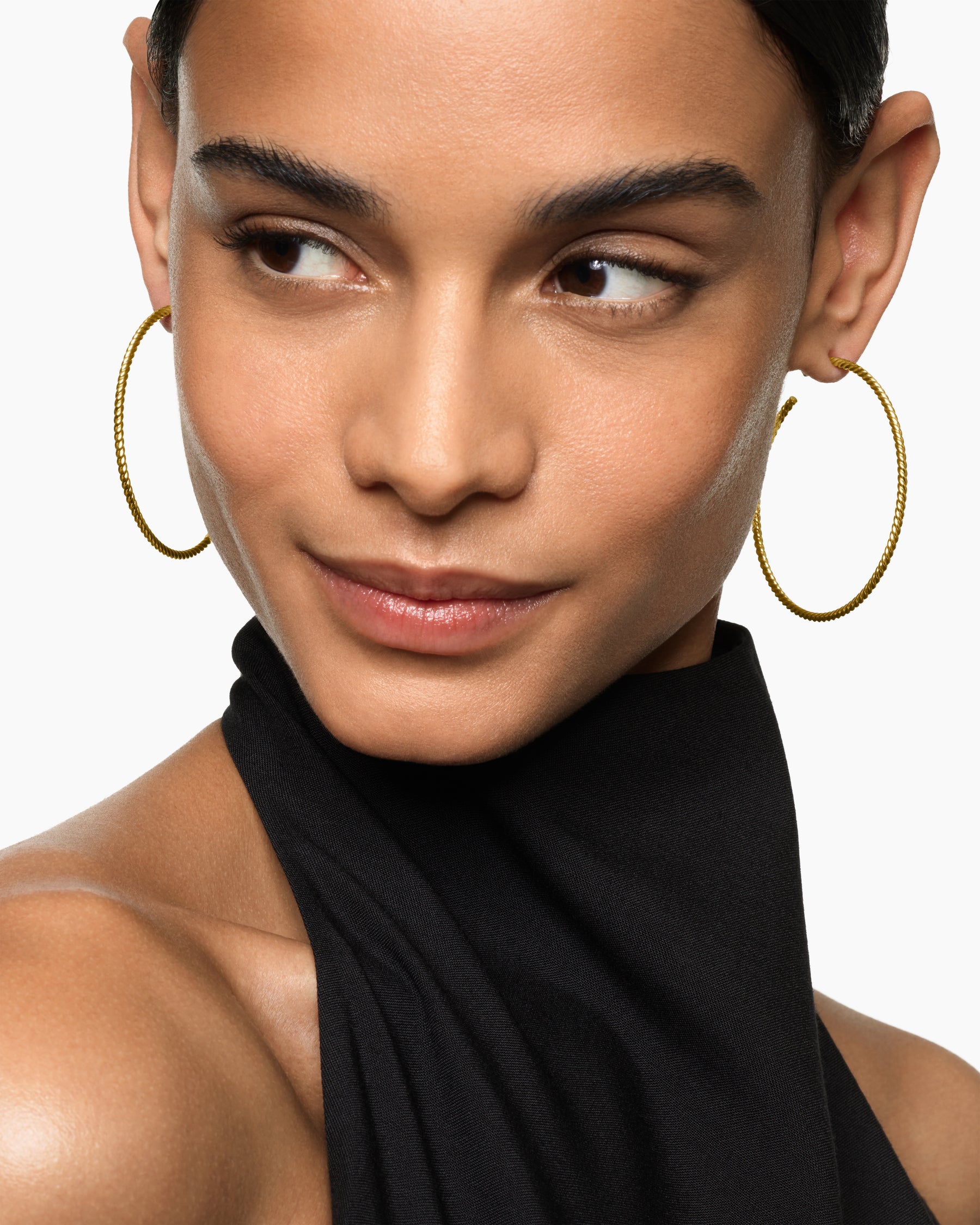 Alternative view of Cablespira Hoop Earrings in 18K Yellow Gold, 42.3mm