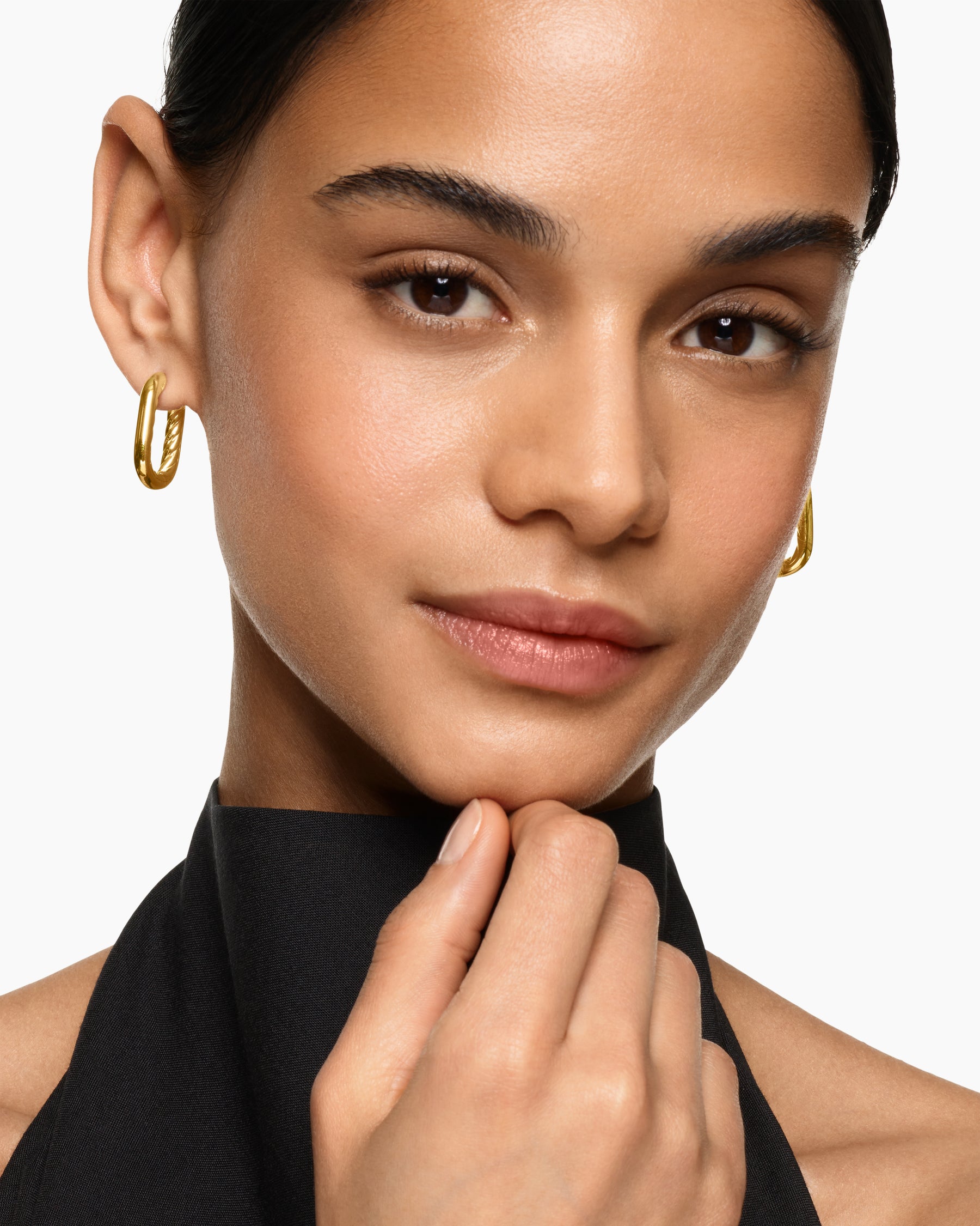 Alternative view of DY Madison Smooth Hoop Earrings in 18K Yellow Gold, 24.3mm