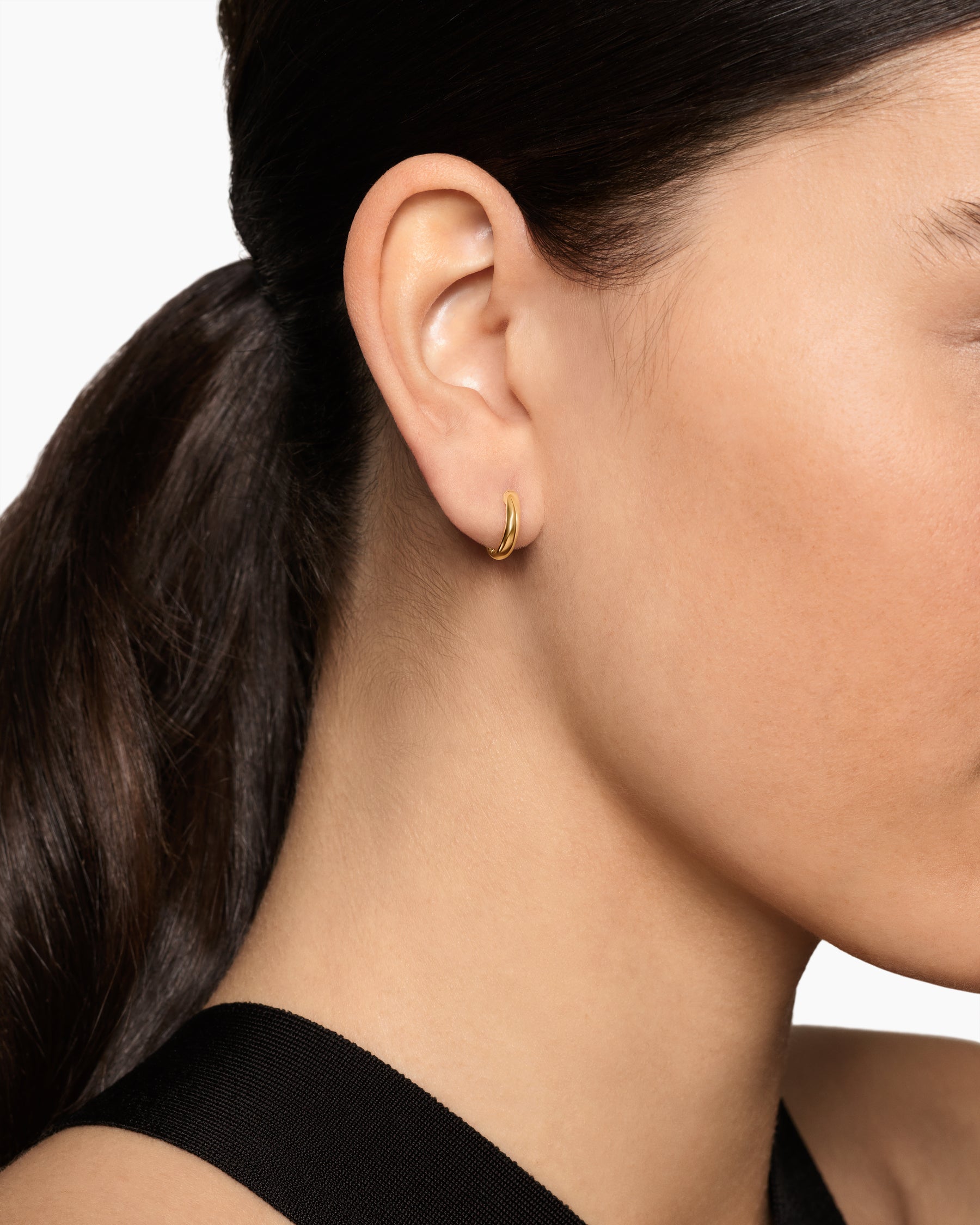 Alternative view of DY Mercer Huggie Hoop Earrings in 18K Yellow Gold, 12mm