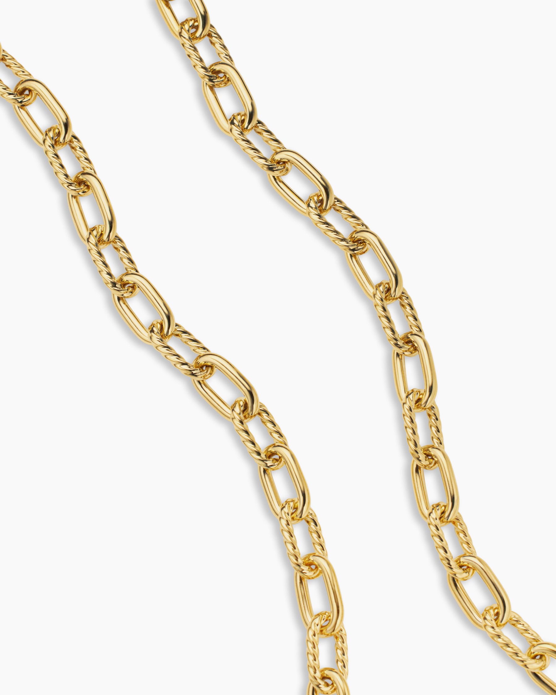 DY Madison Chain Necklace in 18K Yellow Gold, 8.5mm - Image 3