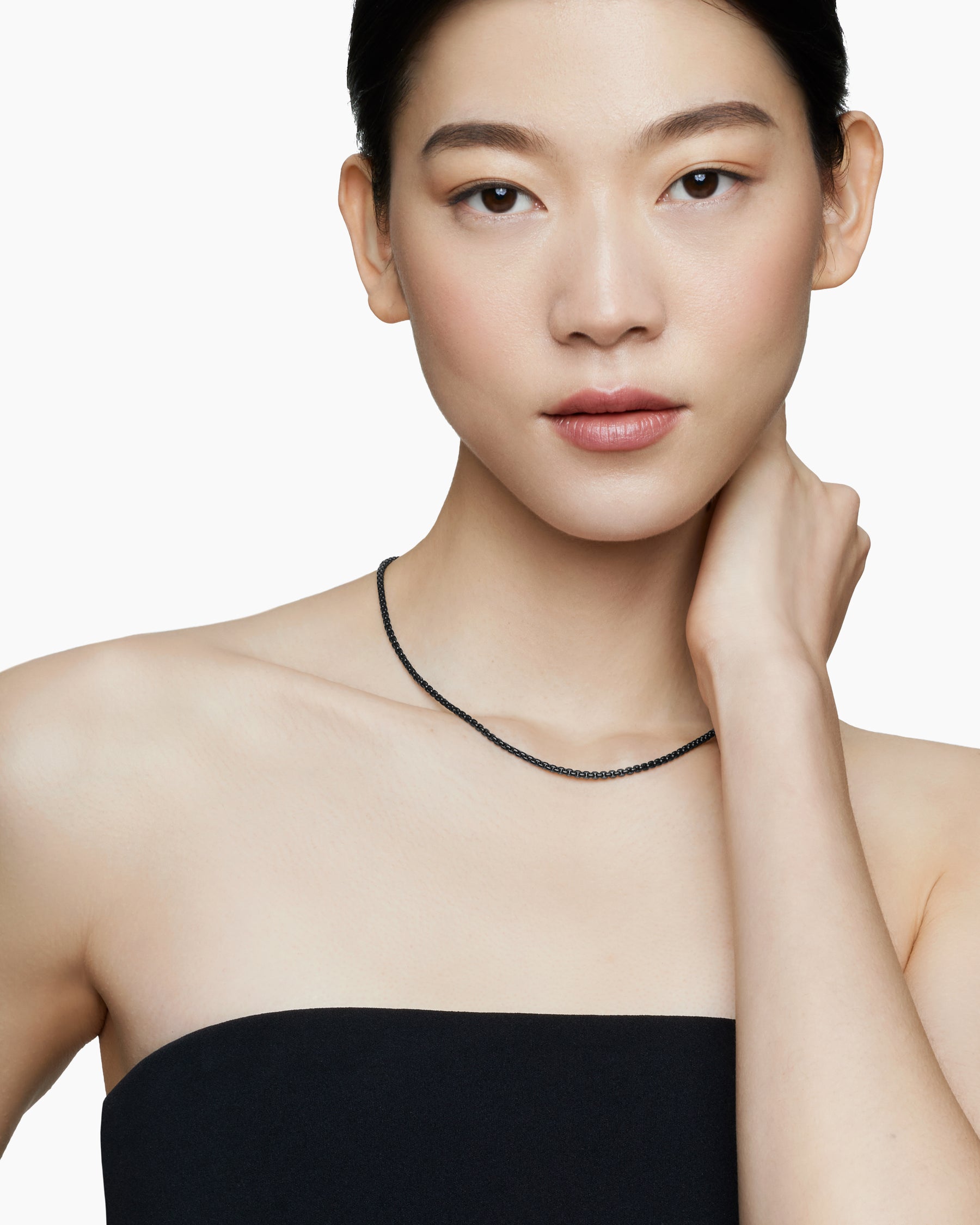 Alternative view of DY Bel Aire Color Box Chain Necklace in Black Acrylic with 14K Yellow Gold, 2.7mm