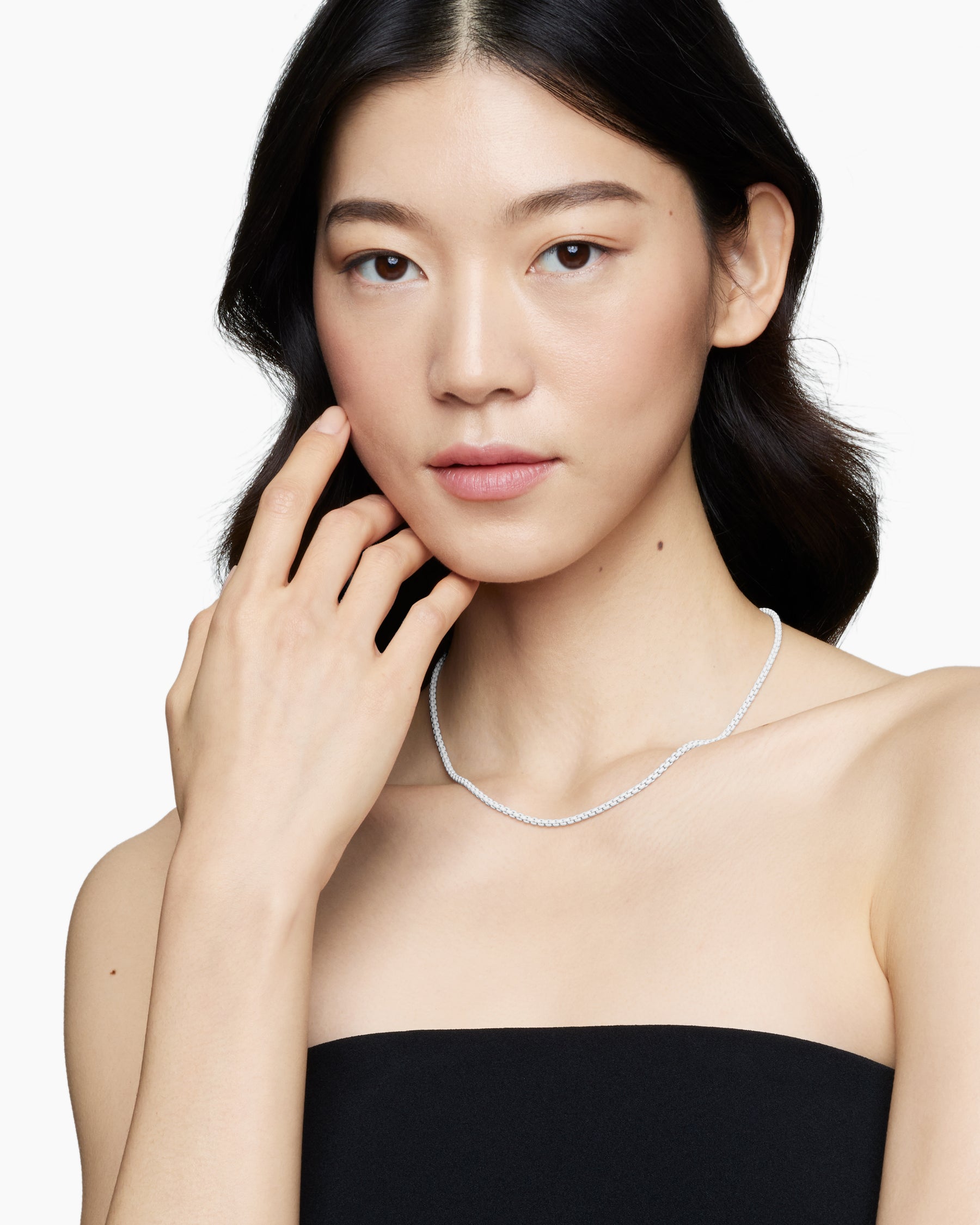 Alternative view of DY Bel Aire Color Box Chain Necklace in White Acrylic with 14K Yellow Gold, 2.7mm