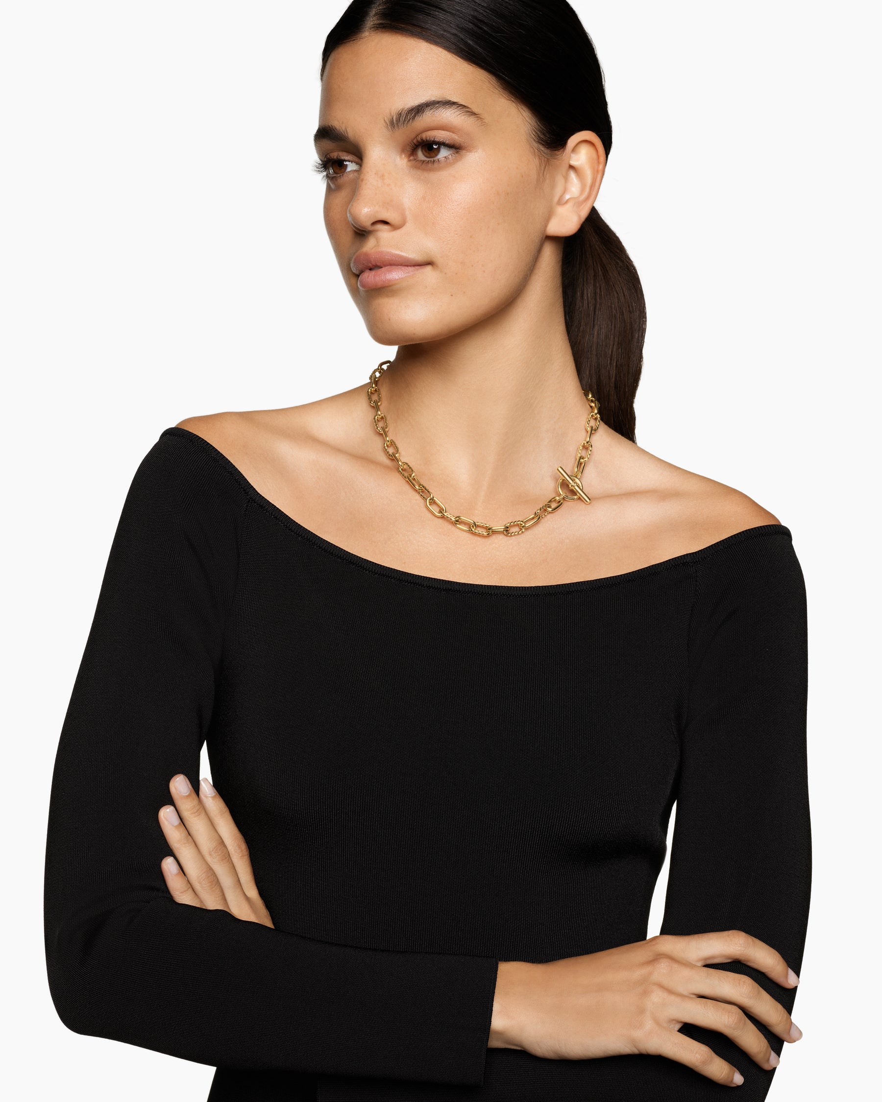 Alternative view of DY Madison Toggle Chain Necklace in 18K Yellow Gold, 8.5mm