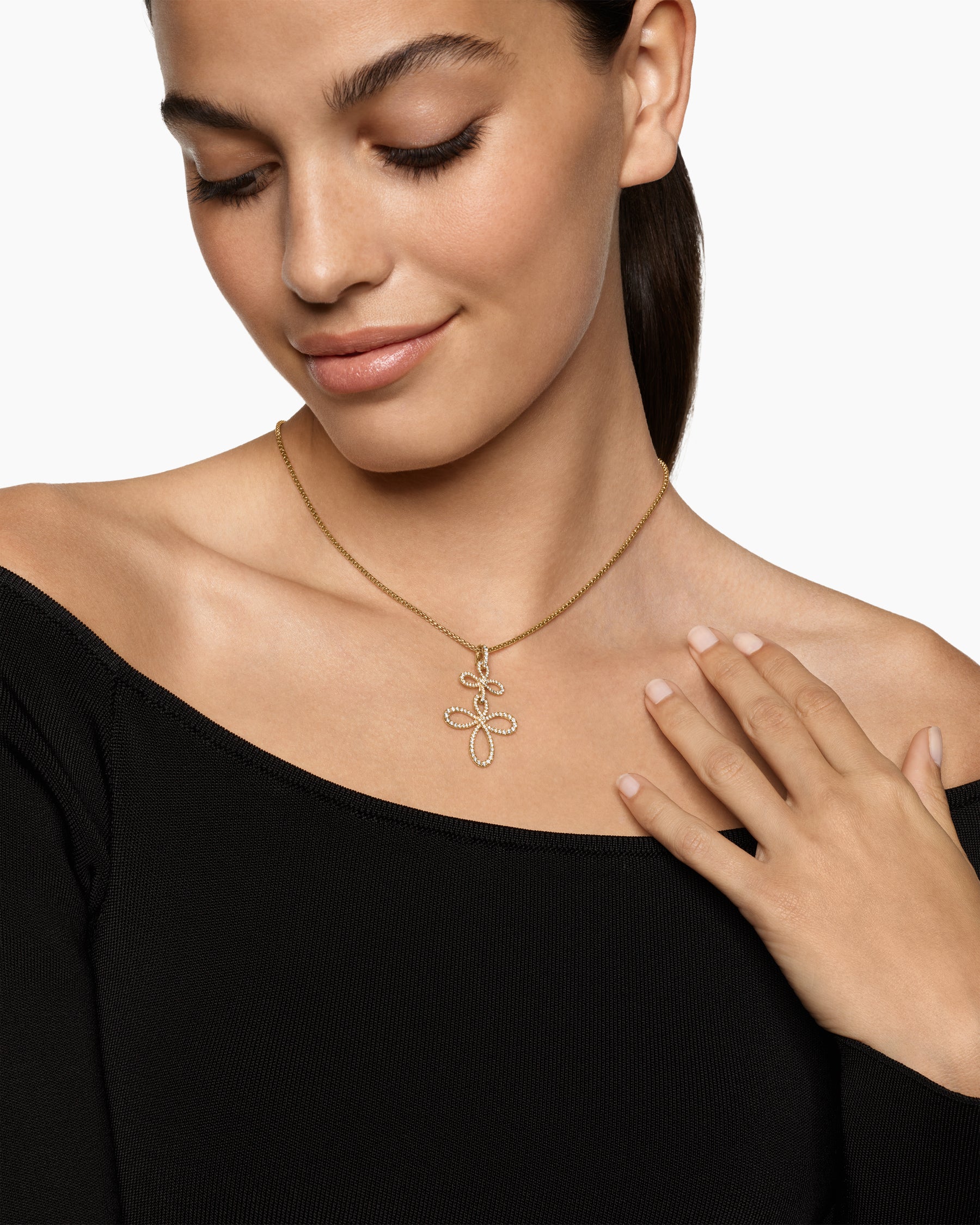 Alternative view of Wisteria Pendant Necklace in 18K Yellow Gold with Diamonds, 38.2mm