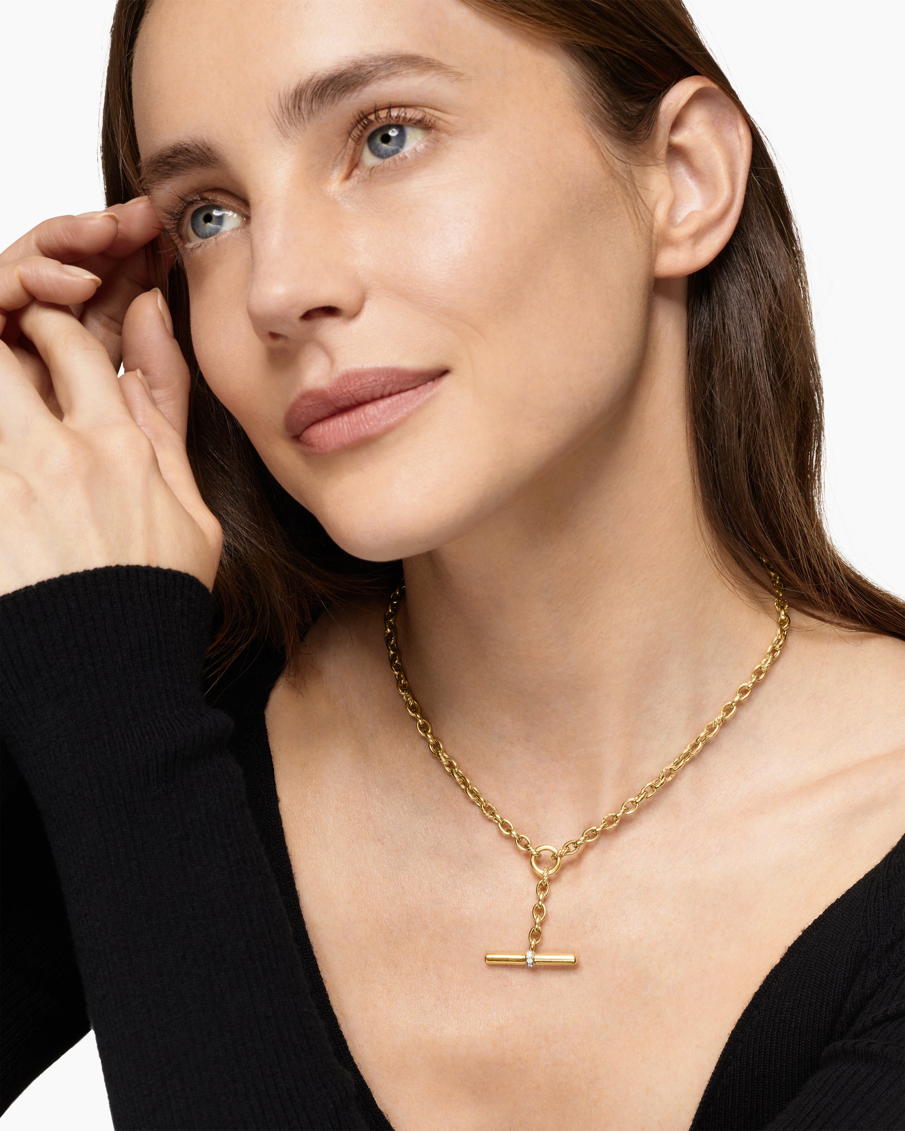 Alternative view of DY Mercer Petite Toggle Chain Necklace in 18K Yellow Gold with Diamonds, 4.5mm