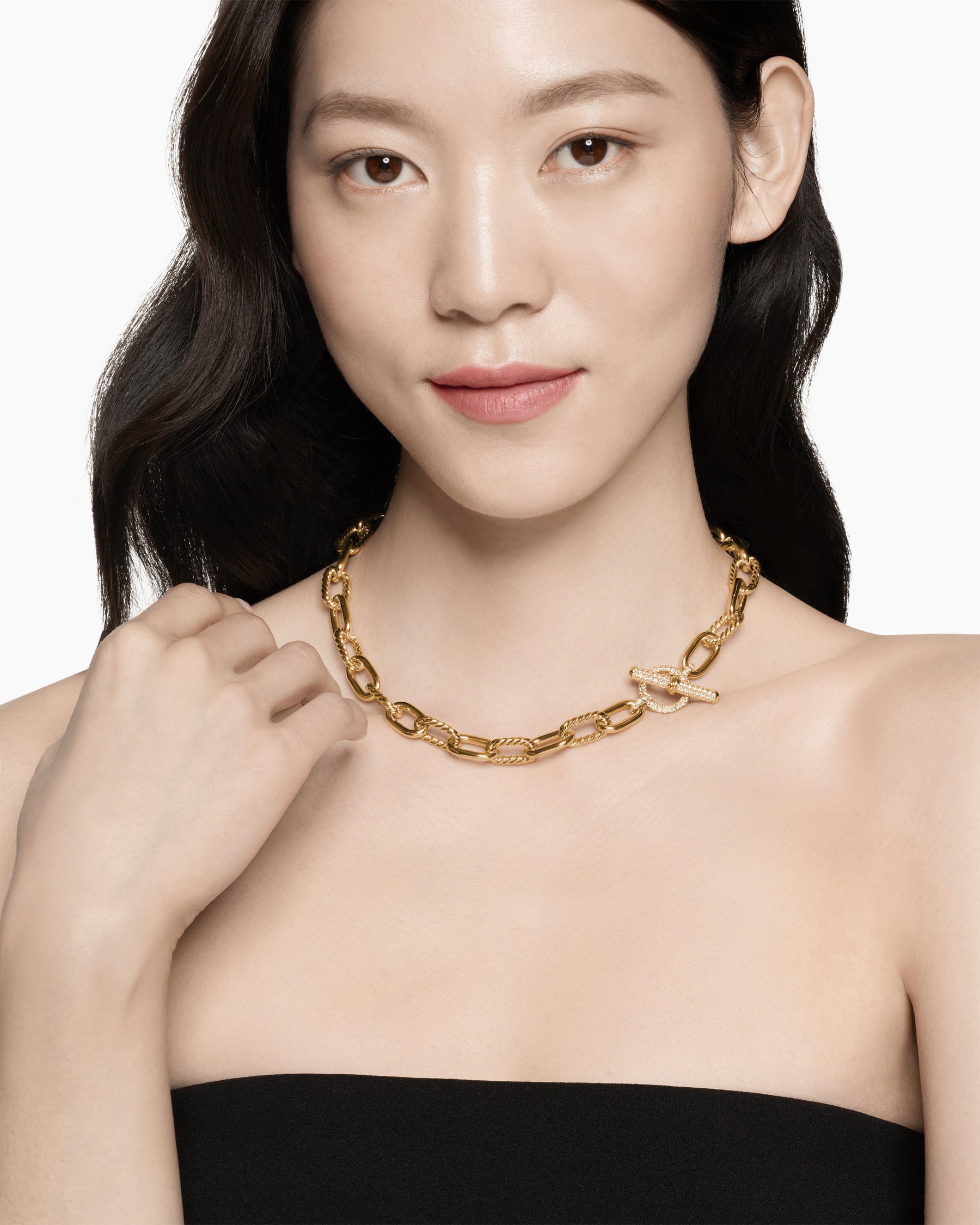 Alternative view of DY Madison Toggle Chain Necklace in 18K Yellow Gold with Diamonds, 11mm
