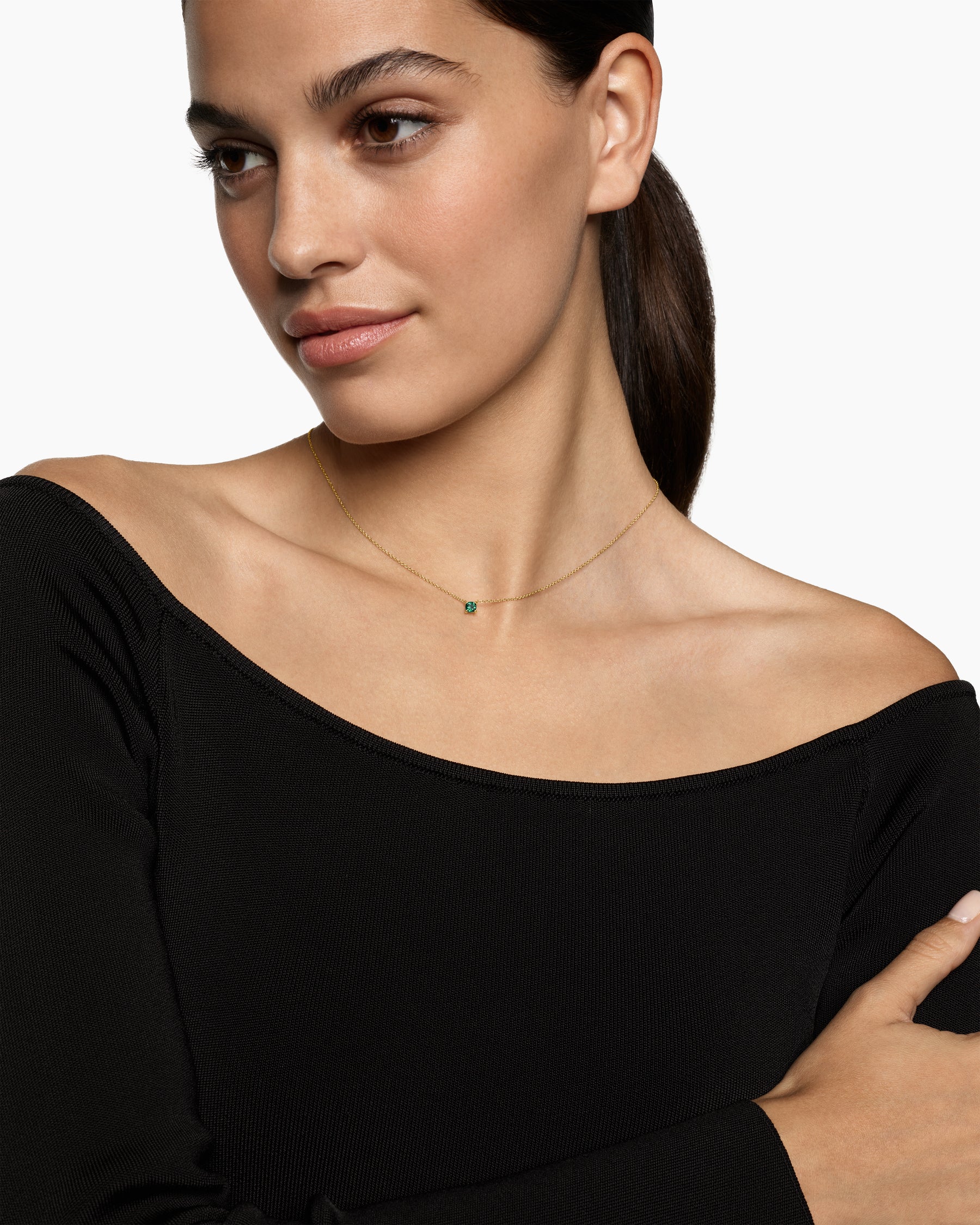 Alternative view of Micro Chatelaine Pendant Necklace in 18K Yellow Gold with Emerald, 4mm