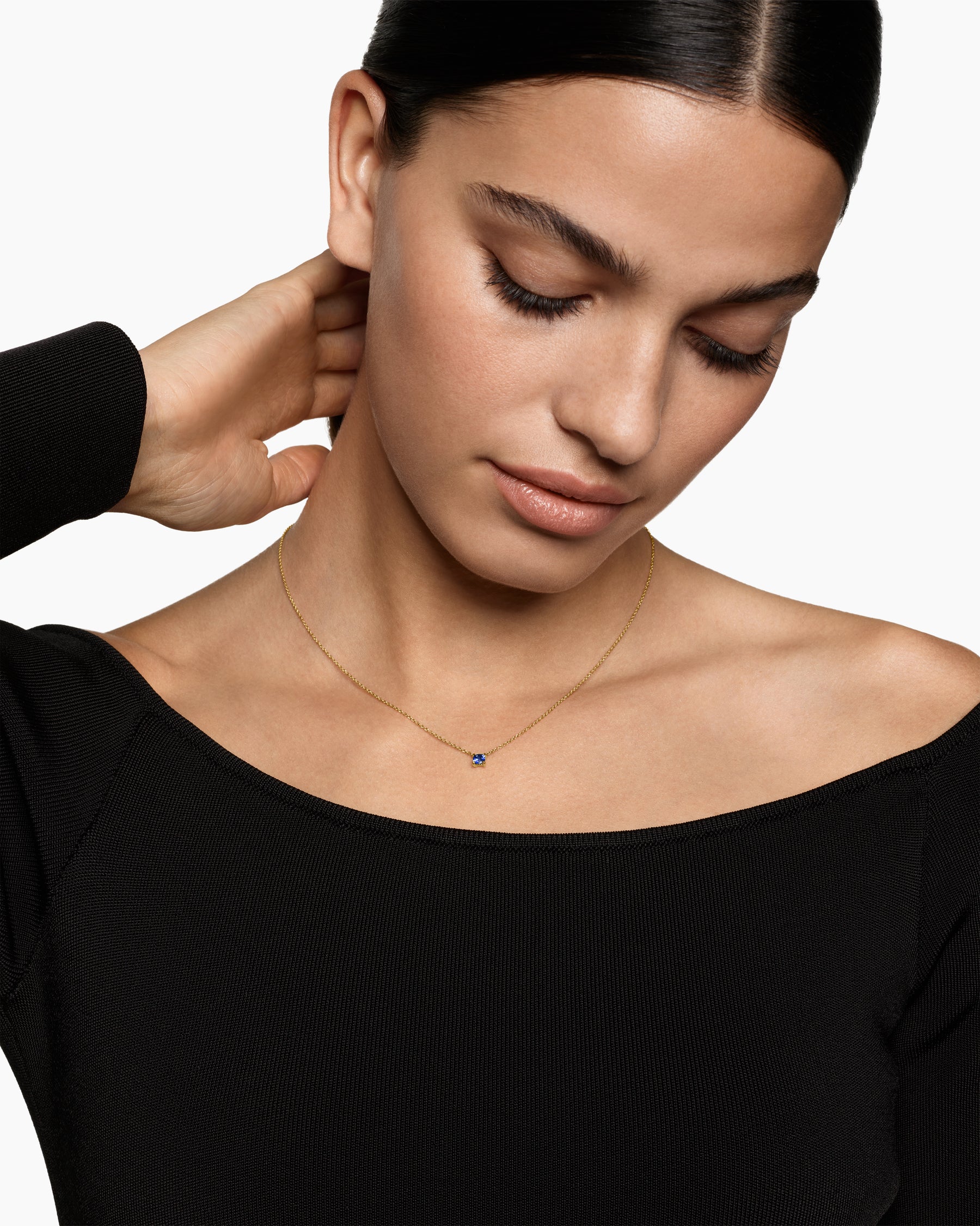 Alternative view of Micro Chatelaine Pendant Necklace in 18K Yellow Gold with Sapphire, 4mm
