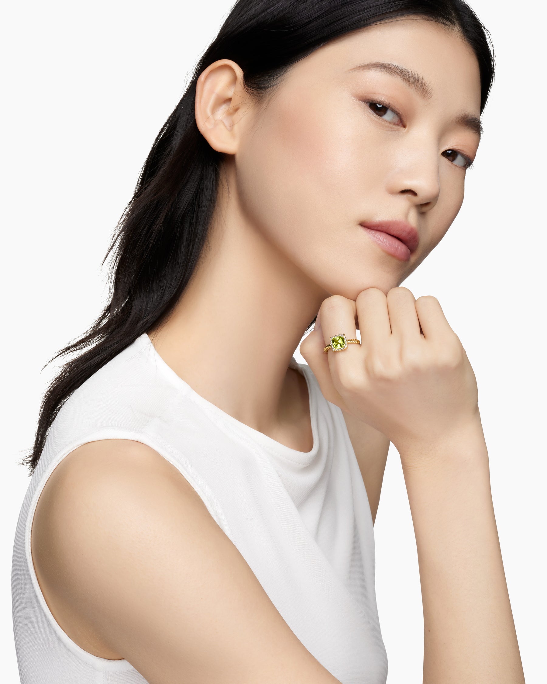 Petite Chatelaine Pavé Bezel Ring in 18K Yellow Gold with Peridot and Diamonds, 7mm - Image 7