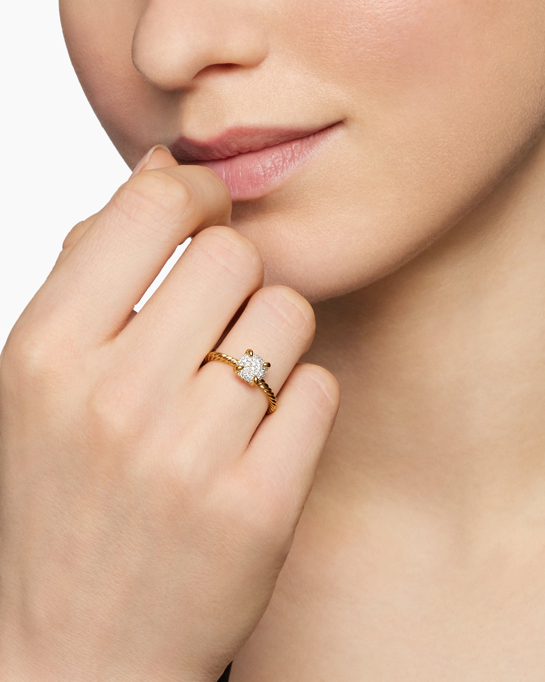 Petite Chatelaine Ring in 18K Yellow Gold with Pavé Diamonds, 7mm - Image 7