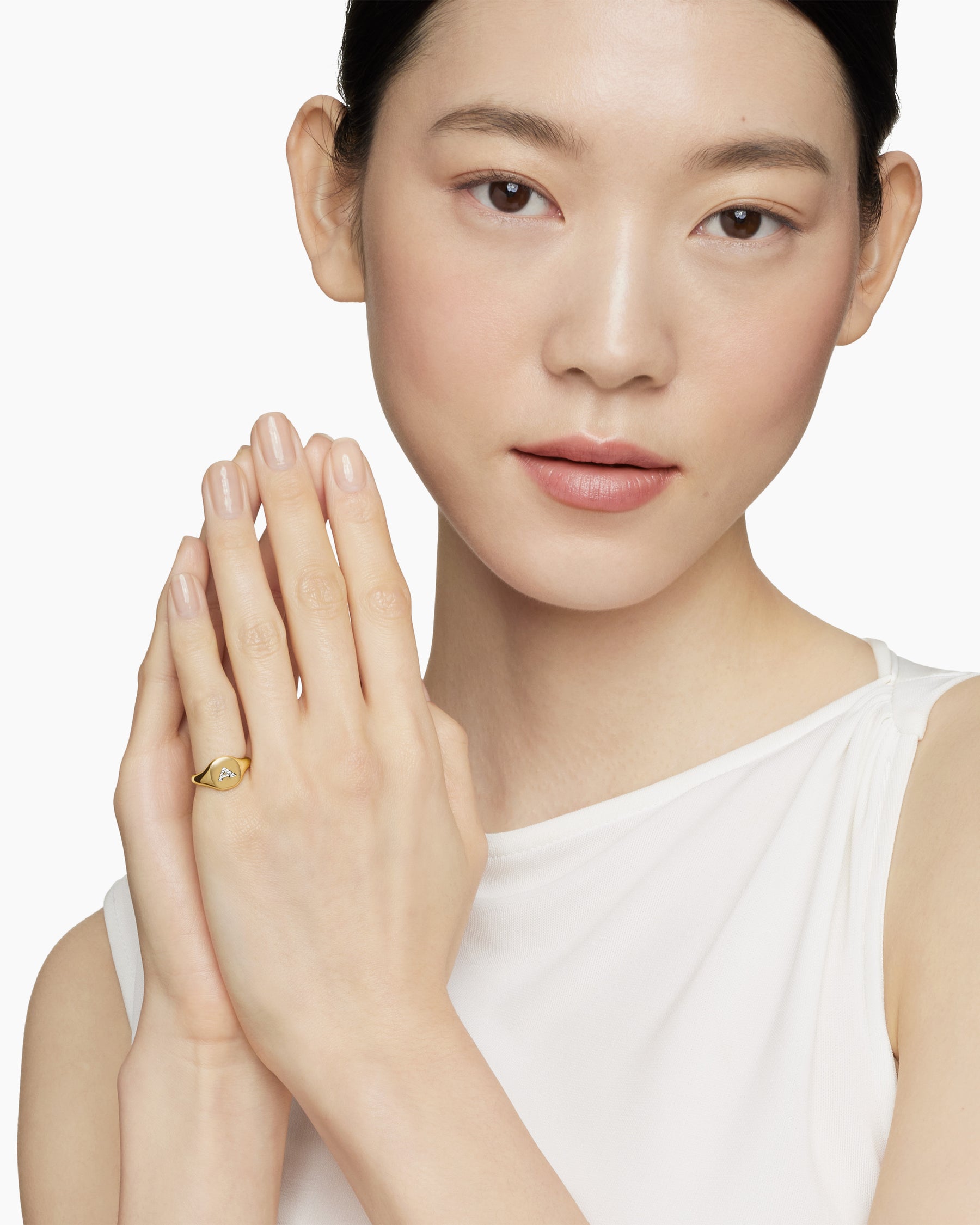 DY Initial Pinky Ring in 18K Yellow Gold with Diamond A, 9.8mm - Image 2