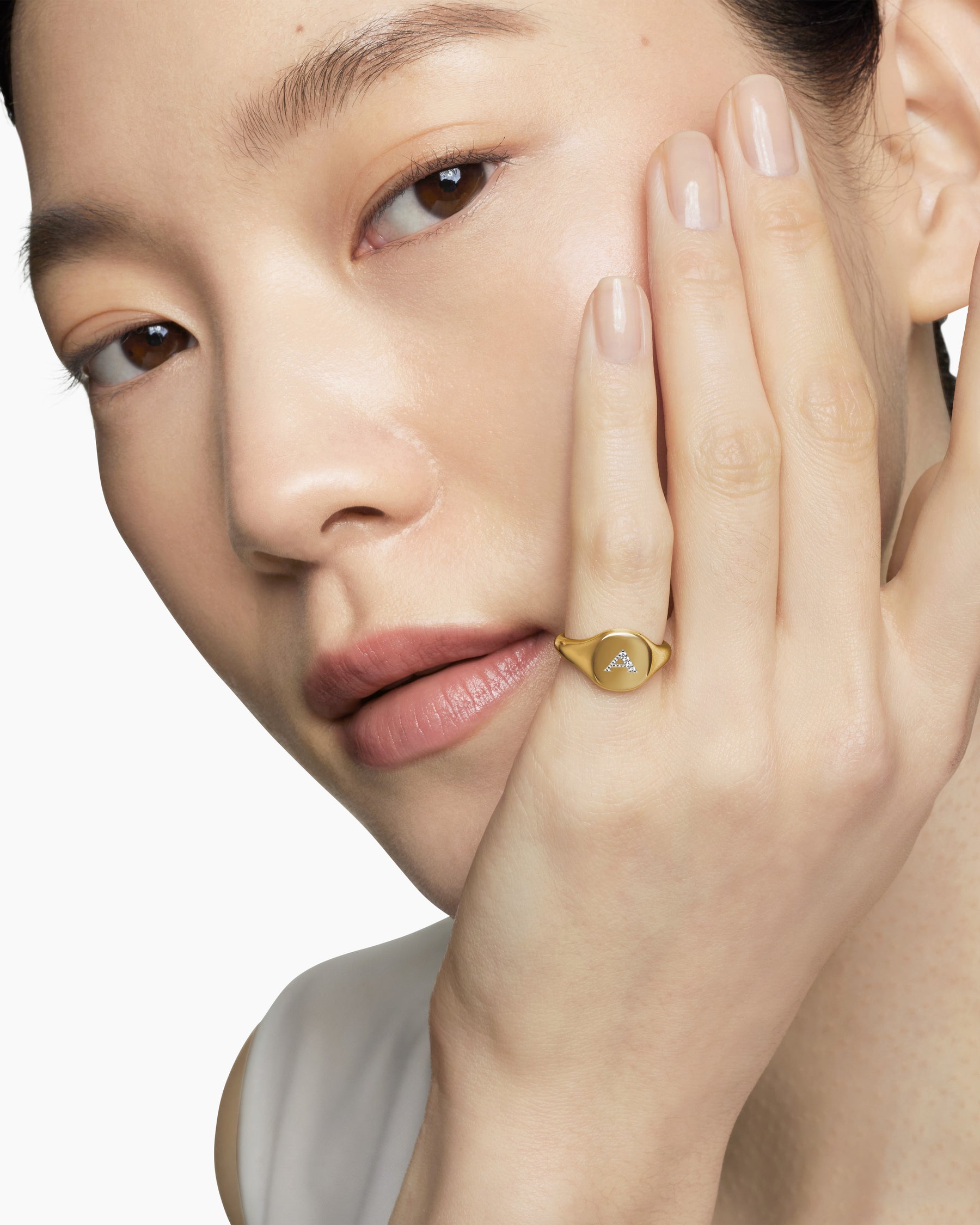 DY Initial Pinky Ring in 18K Yellow Gold with Diamond A, 9.8mm - Image 7
