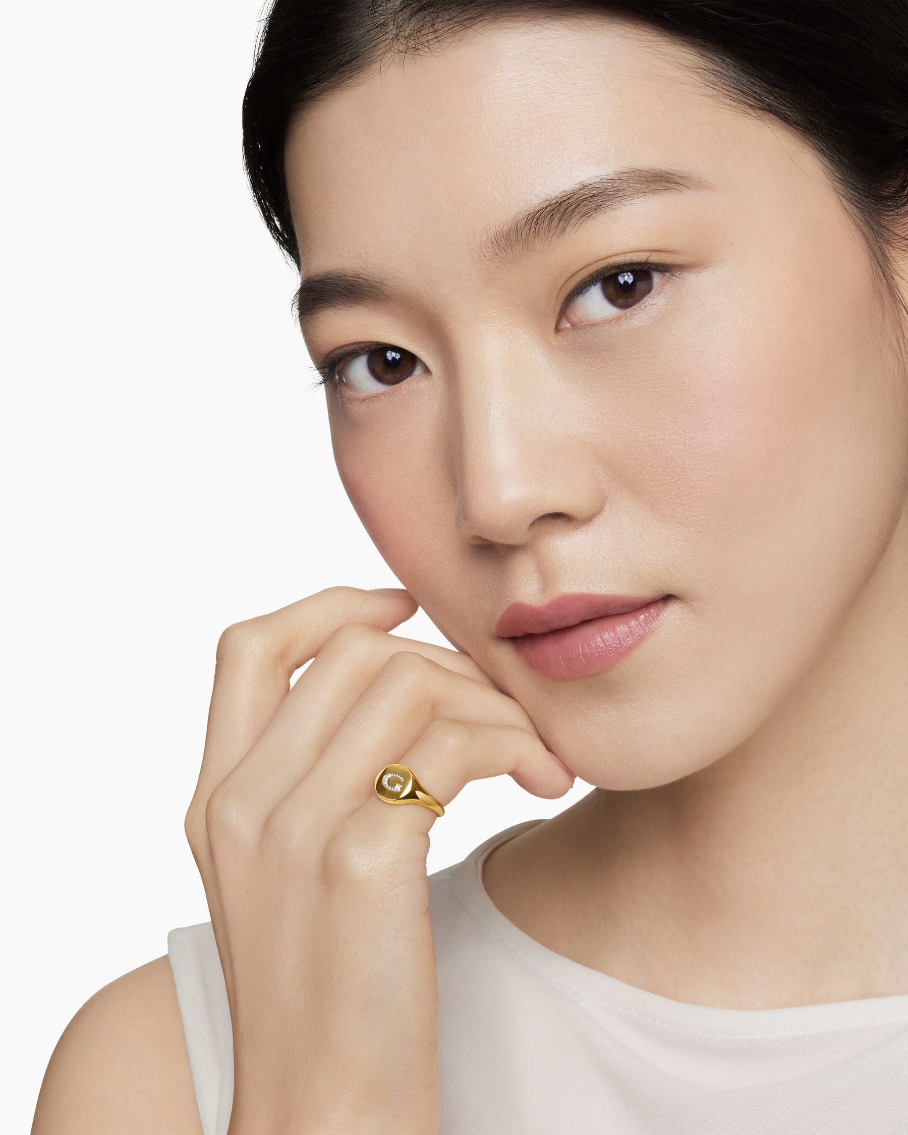 Alternative view of DY Initial Pinky Ring in 18K Yellow Gold with Diamond G, 9.8mm