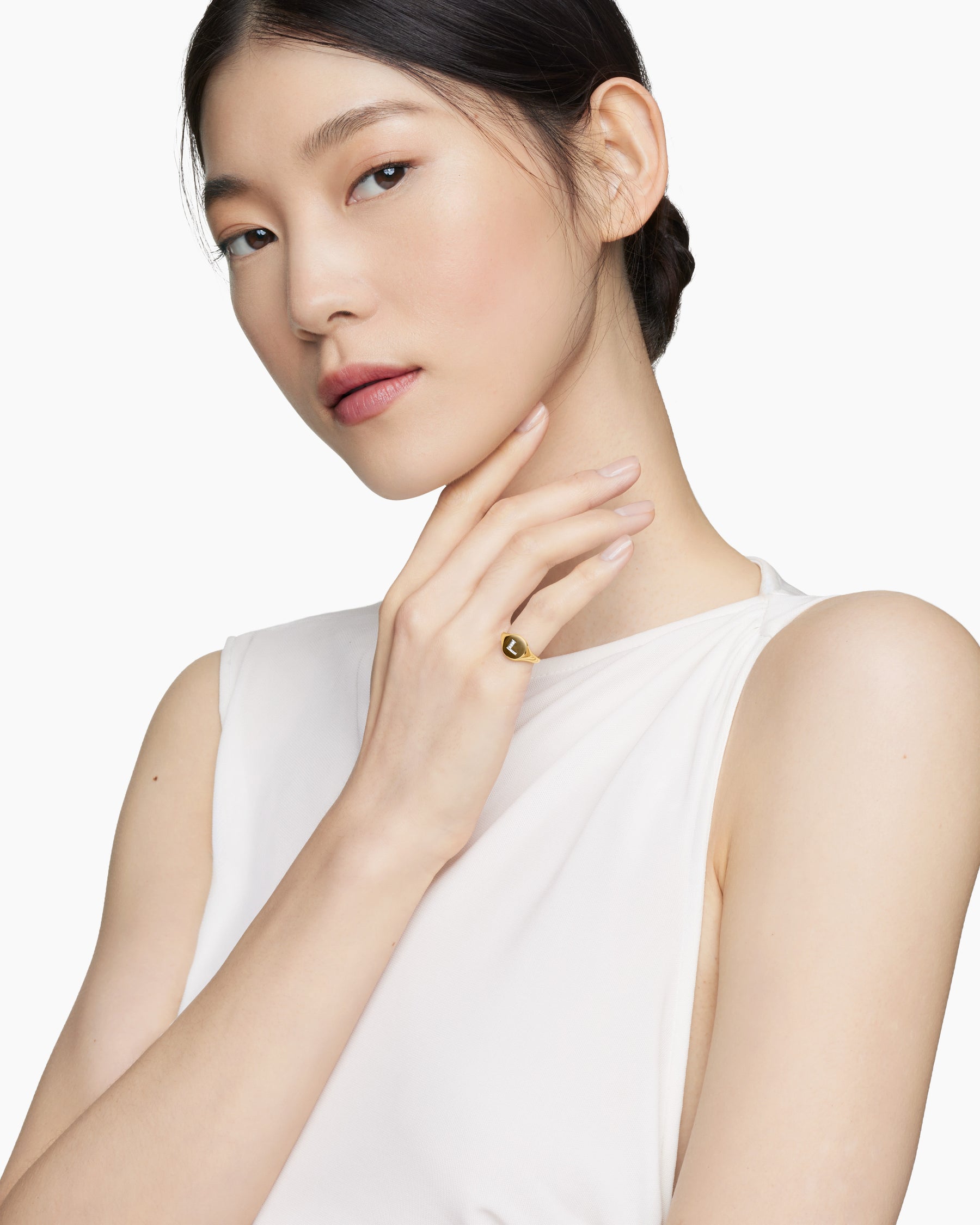 Alternative view of DY Initial Pinky Ring in 18K Yellow Gold with Diamond L, 9.8mm