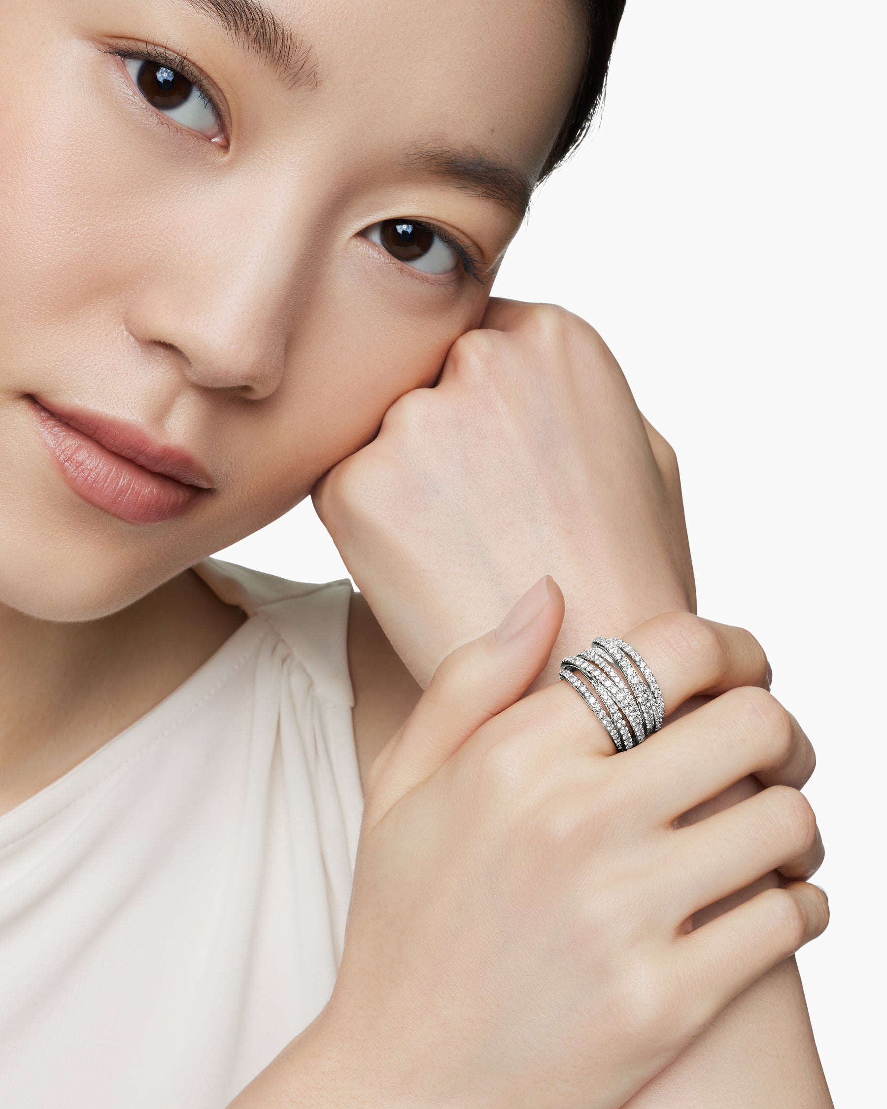 Pavé Crossover Ring in 18K White Gold with Diamonds, 16mm - Image 8