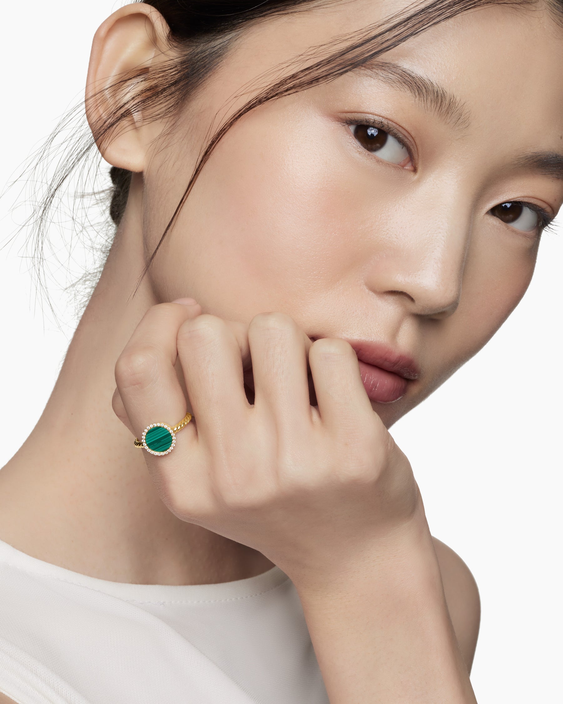 Petite DY Elements Ring in 18K Yellow Gold with Malachite and Diamonds, 11.3mm - Image 7