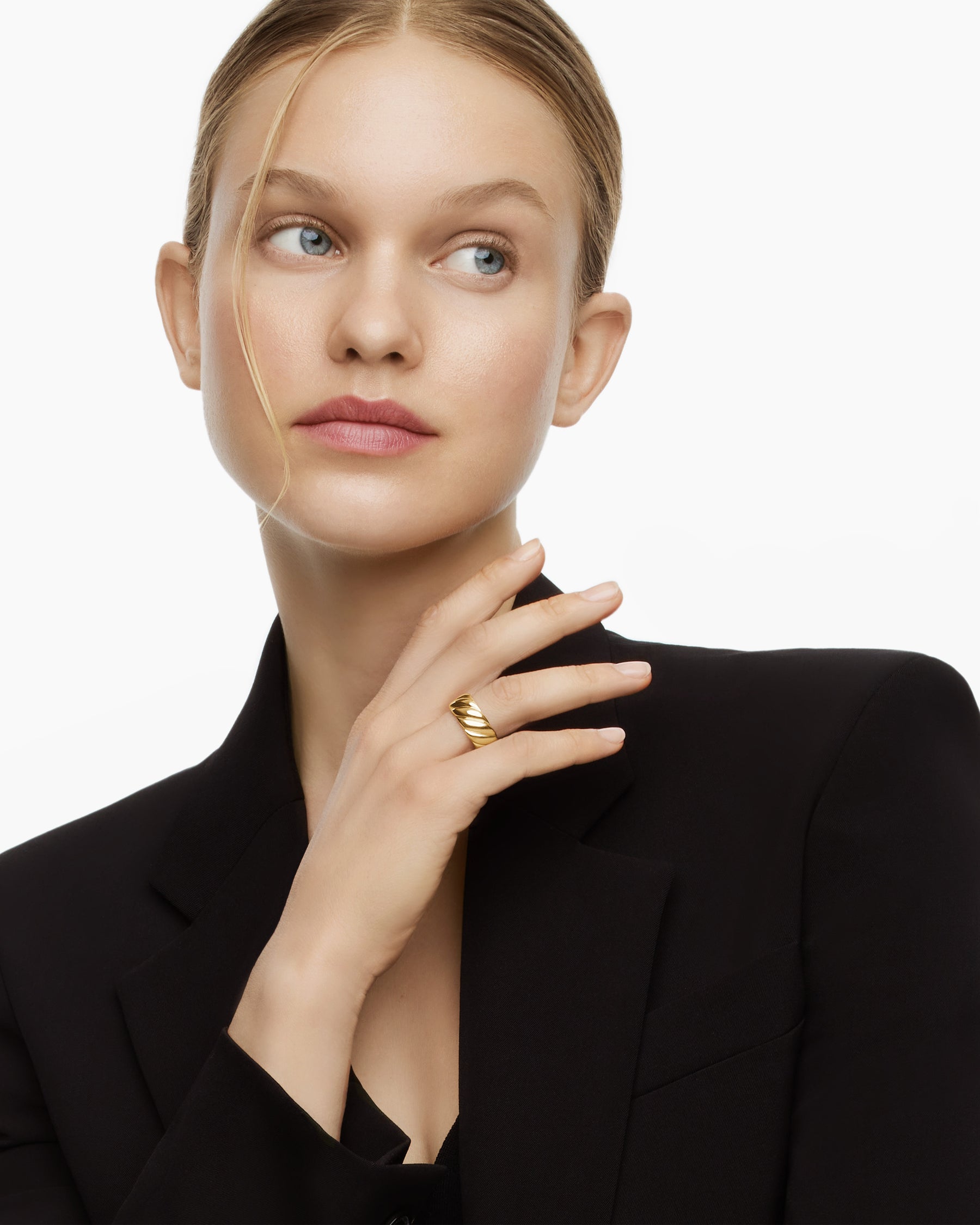 Alternative view of Sculpted Cable Band Ring in 18K Yellow Gold, 9mm