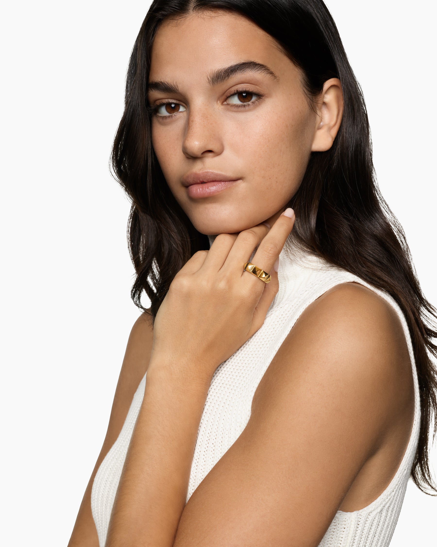 Pyramid Band Ring in 18K Yellow Gold, 6.5mm - Image 2