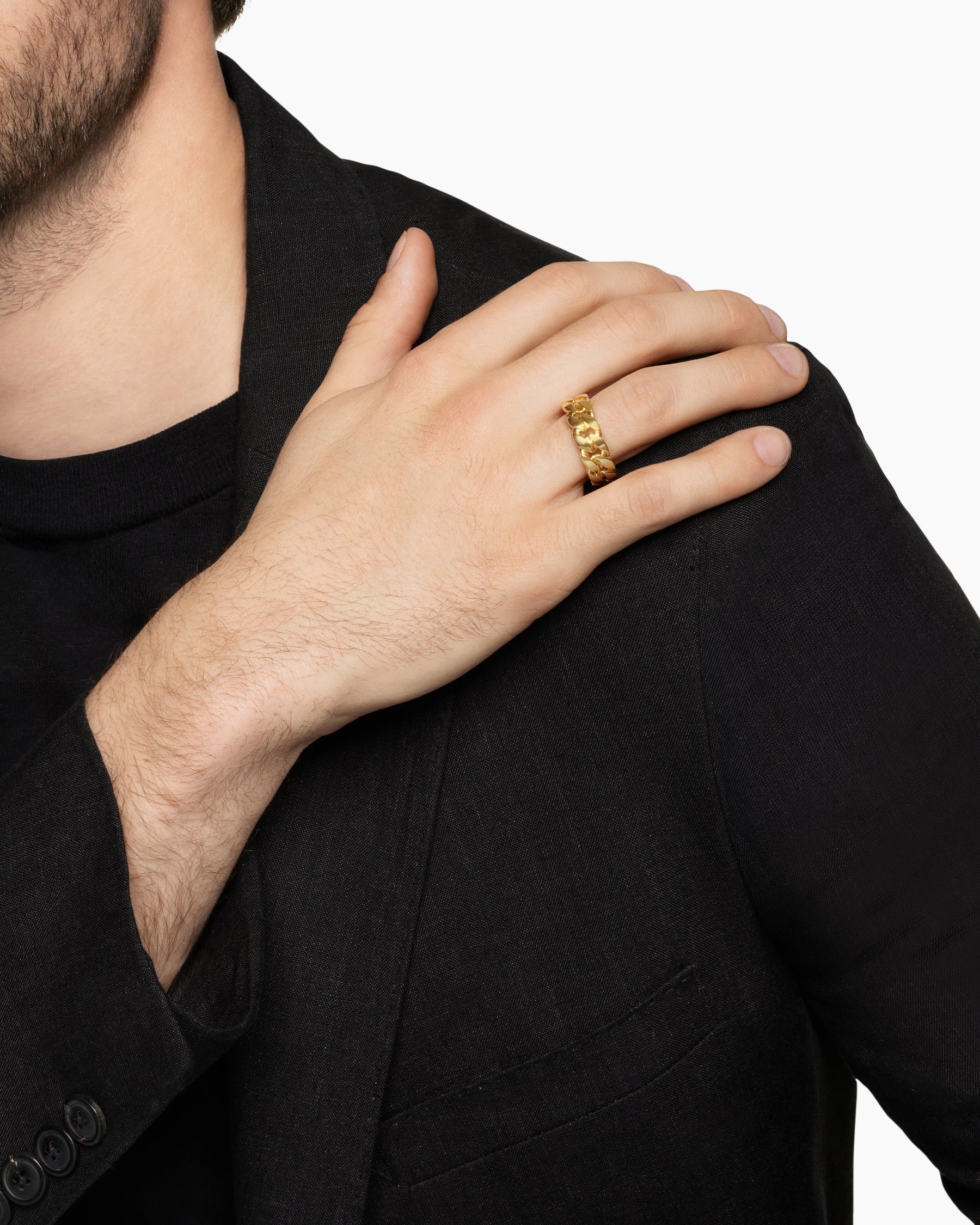 Alternative view of Curb Chain Band Ring in 18K Yellow Gold, 8mm