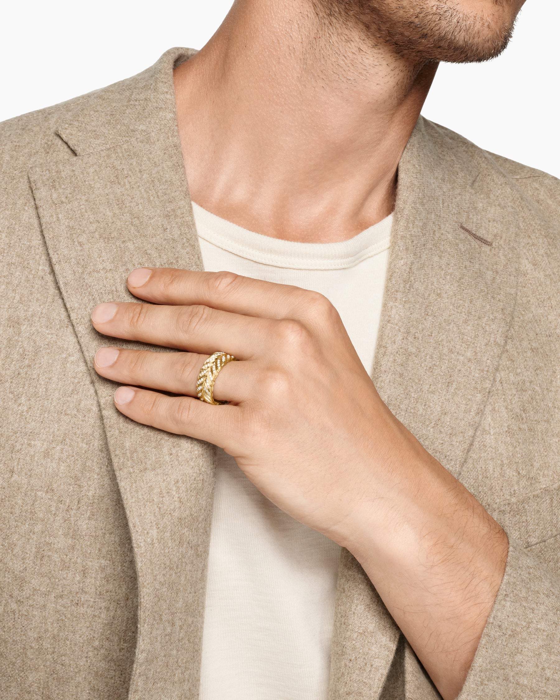 Alternative view of Chevron Pavé Band Ring in 18K Yellow Gold with Diamonds, 9mm