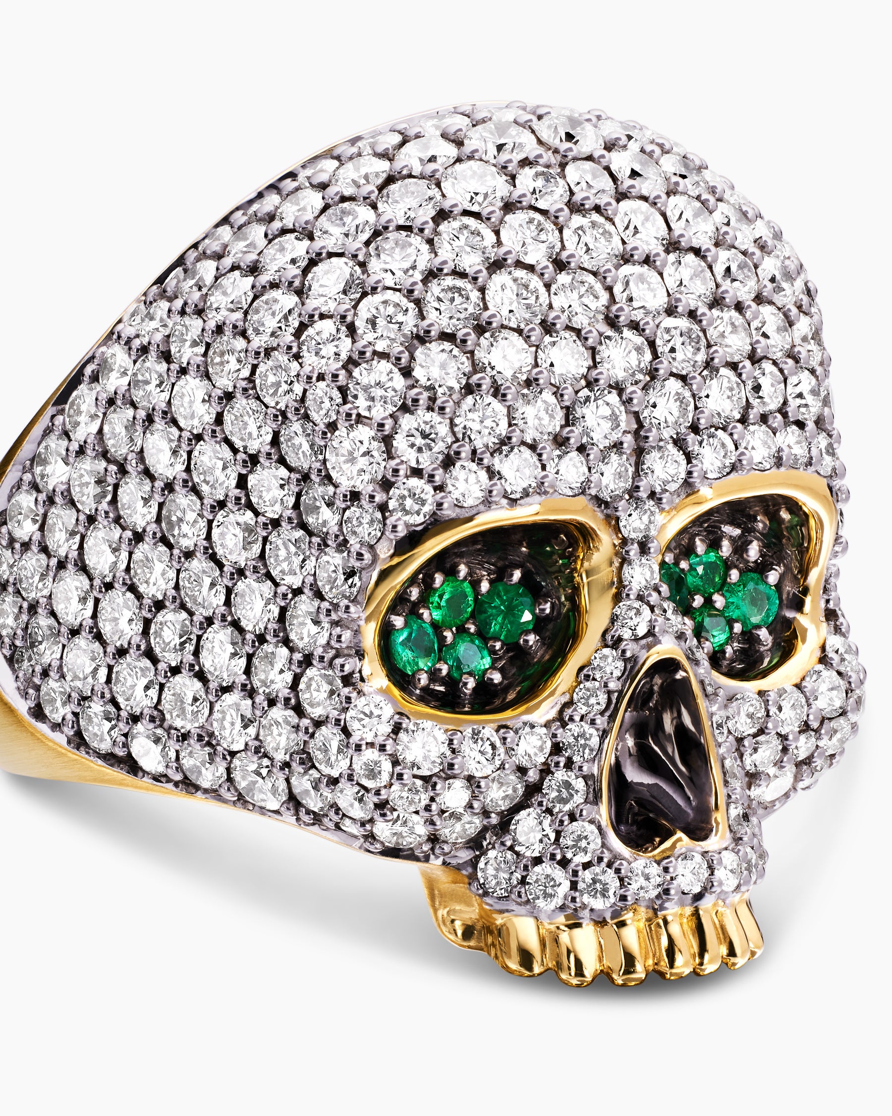 Memento Mori Skull Ring in 18K Yellow Gold with Diamonds and Emeralds, 26mm - Image 5