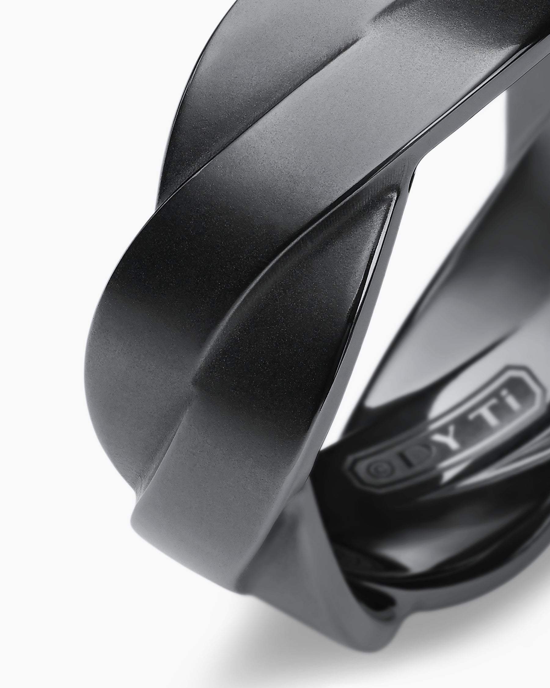 DY Helios Band Ring in Black Titanium, 9mm - Image 6