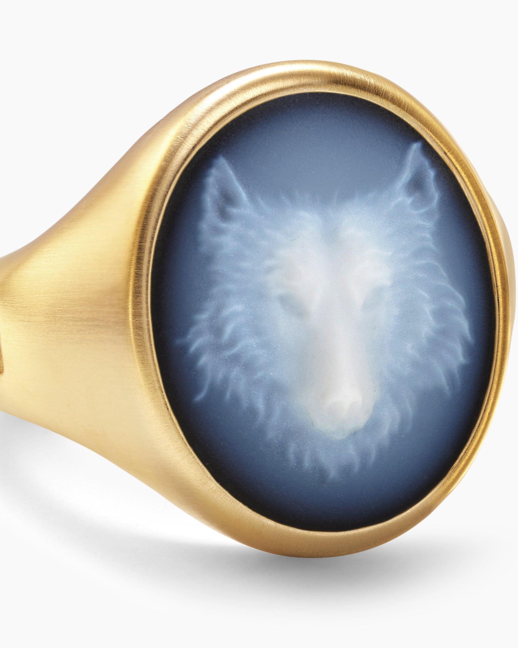 Petrvs Wolf Signet Ring in 18K Yellow Gold with Banded Agate, 21.5mm - Image 5