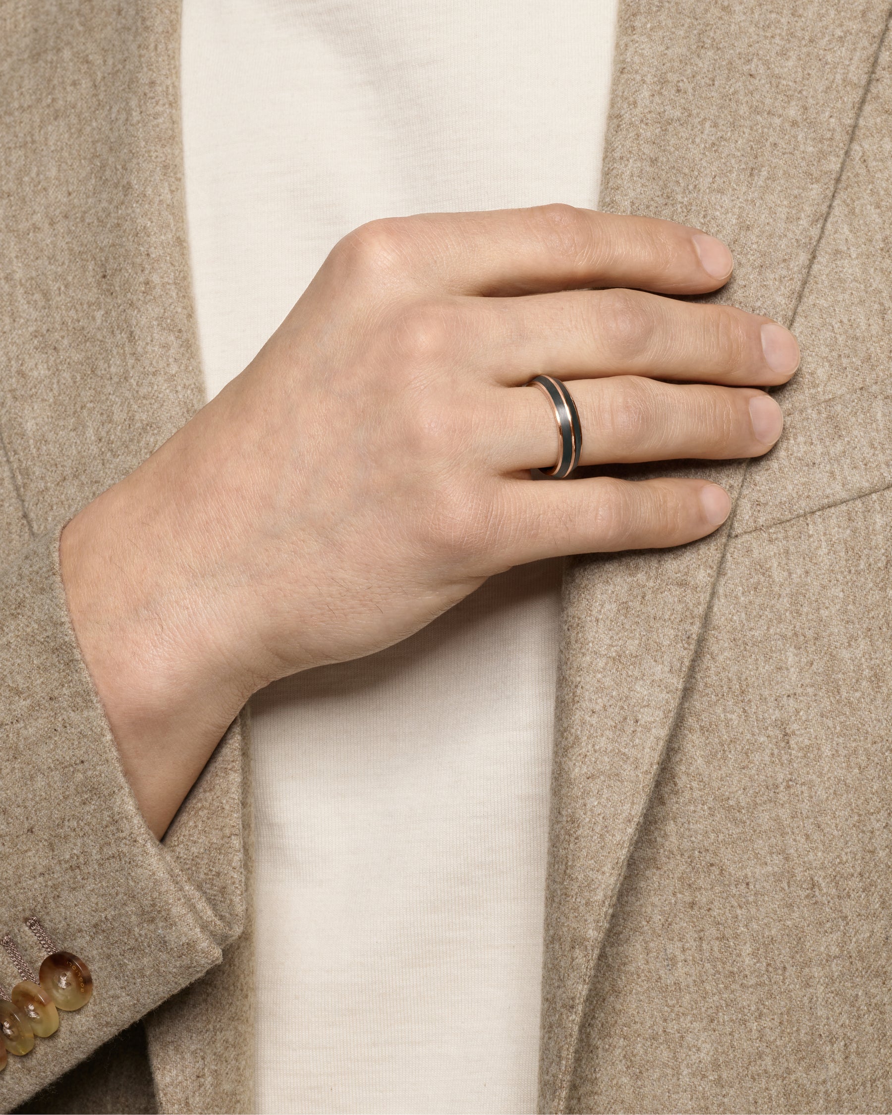 Alternative view of Knife Edge Band Ring in 18K Rose Gold with Forged Carbon, 6mm