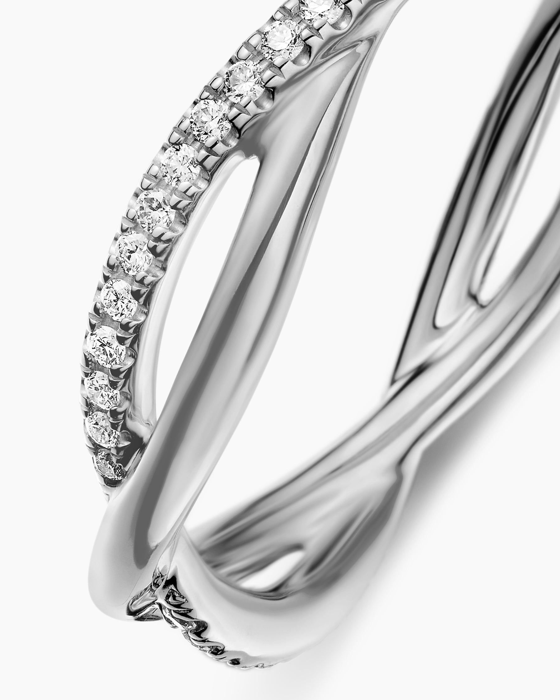 DY Infinity Band Ring in Platinum with Diamonds, 4.18mm - Image 6