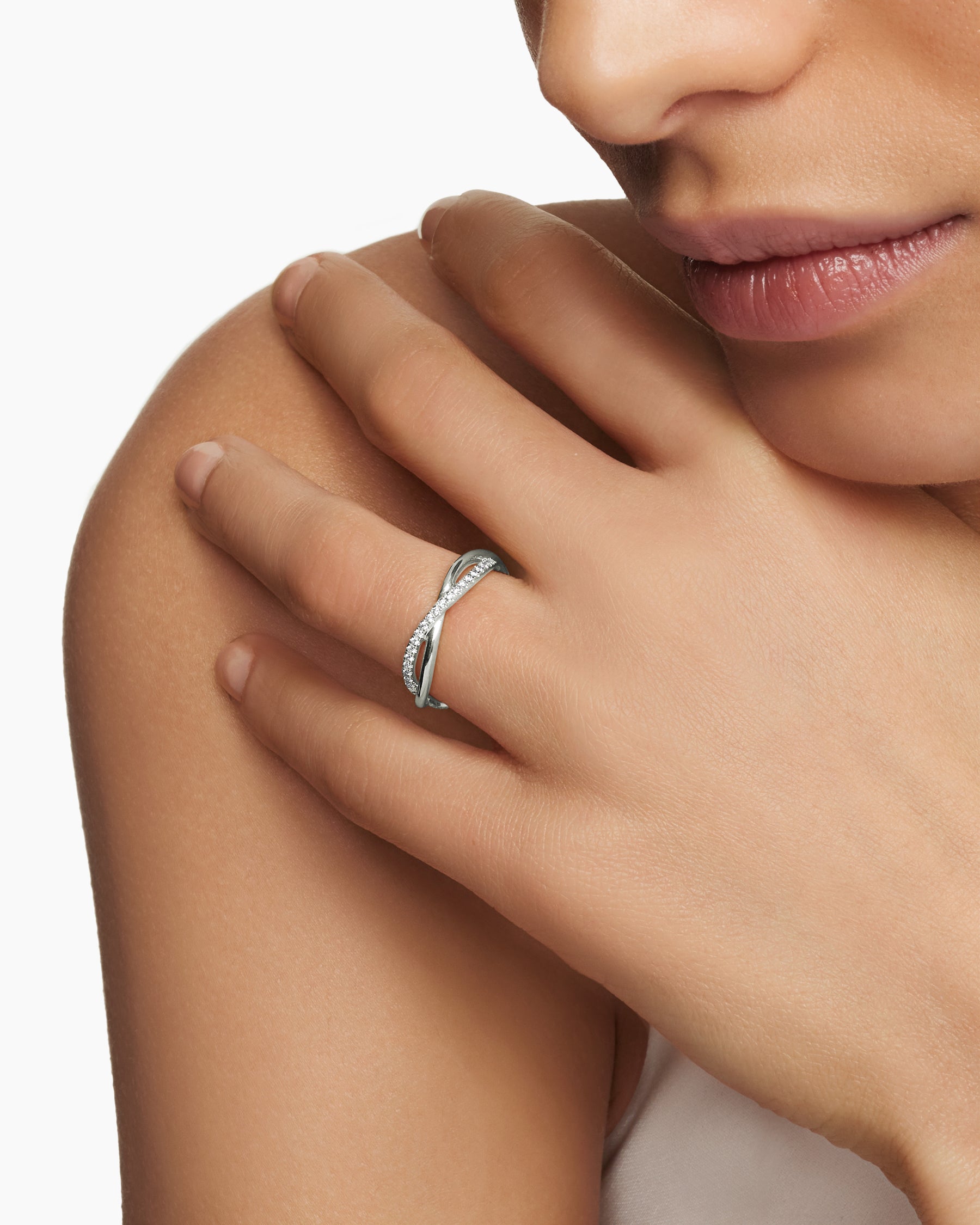 DY Infinity Band Ring in Platinum with Diamonds, 4.18mm - Image 7